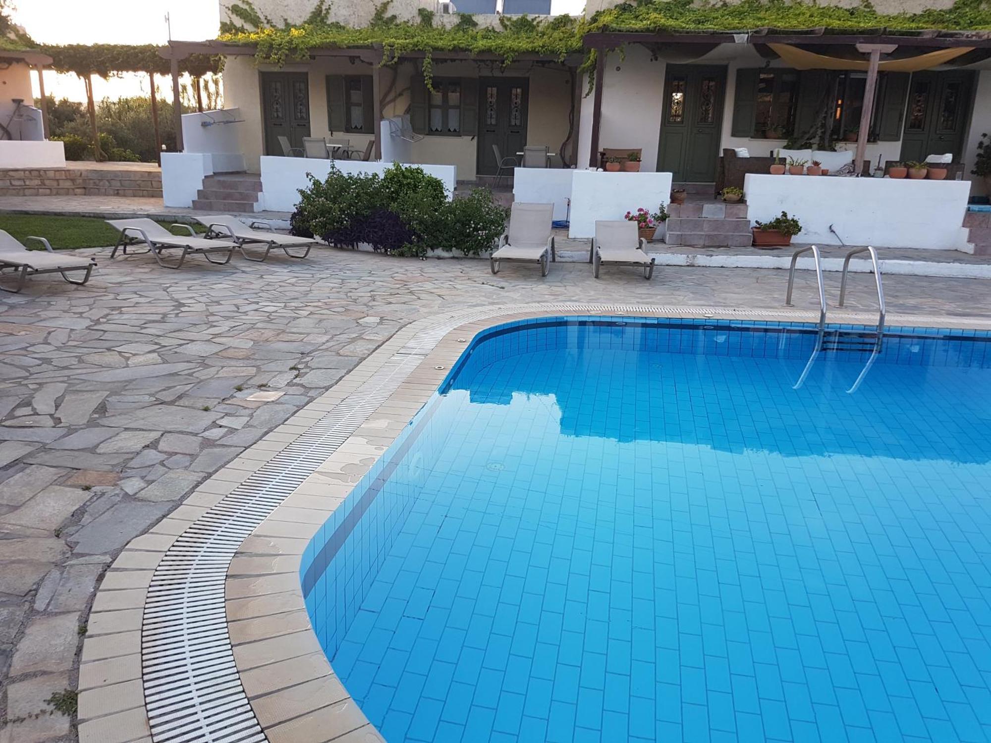 Aeolus Pool Apts Palekastro Exteriör bild