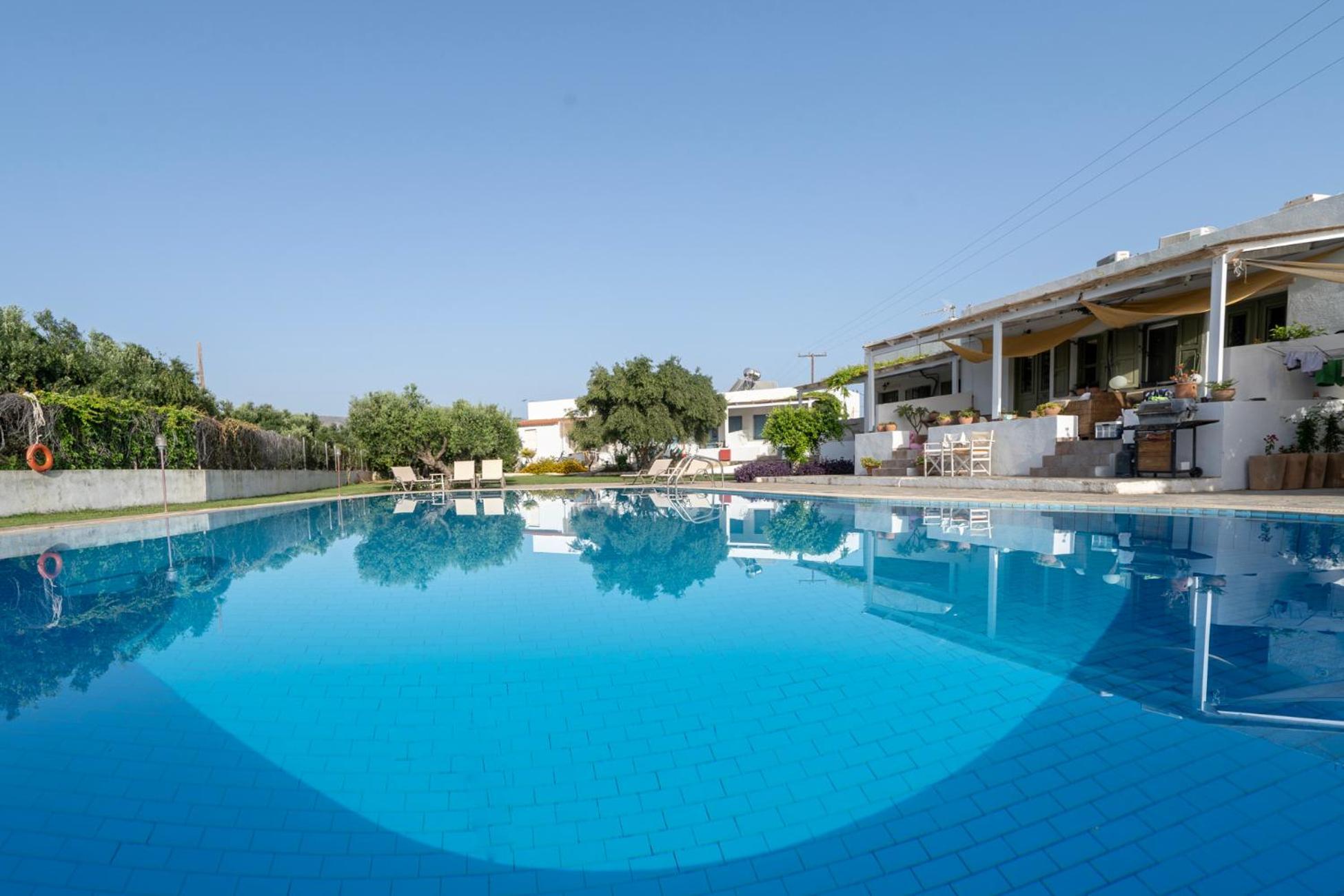 Aeolus Pool Apts Palekastro Exteriör bild